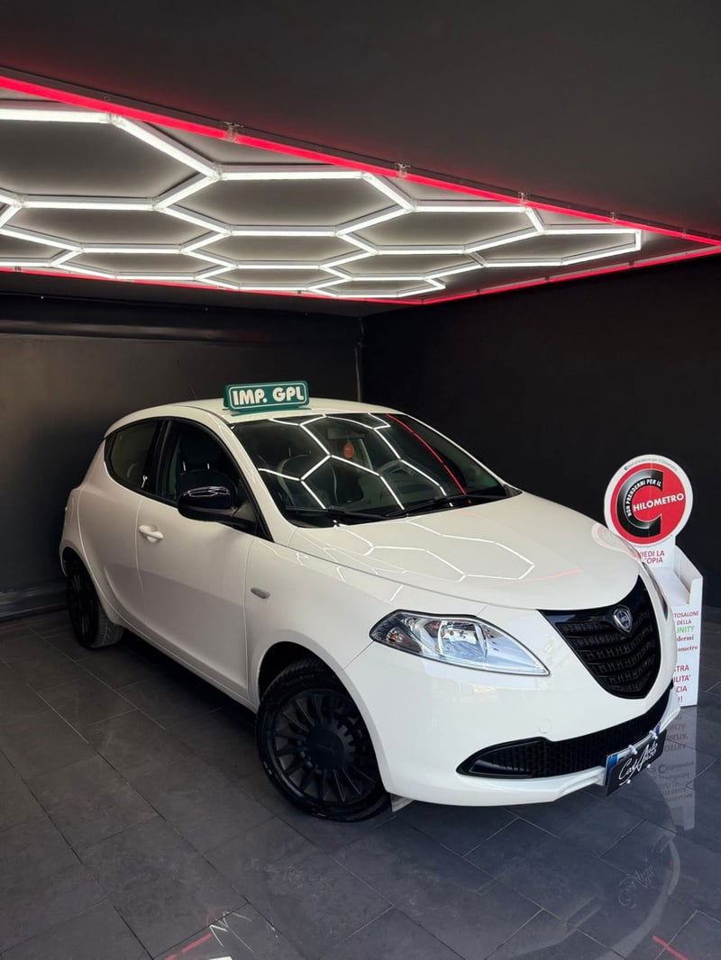 Lancia Ypsilon 1.2 69 CV 5 porte GPL Ecochic Gold