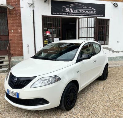 Lancia Ypsilon 1.0 FireFly 5 porte S&S Hybrid Ecochic Silver usata