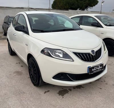 Lancia Ypsilon 1.0 FireFly 5 porte S&S Hybrid Ecochic Silver usata