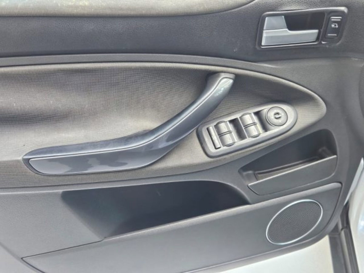 Ford Kuga 2.0 TDCi 136 CV 2WD Titanium DPF (18)
