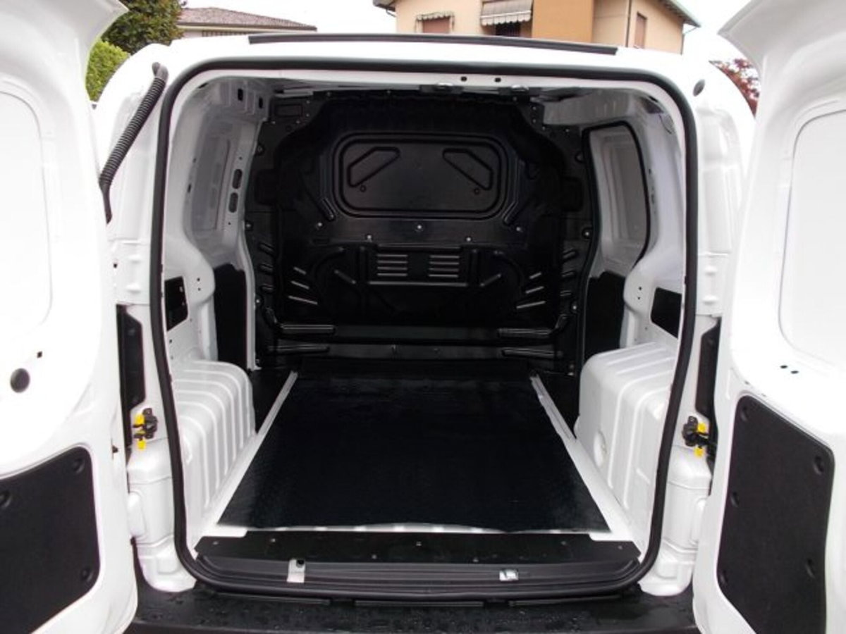 Fiat Fiorino Furgone cargo 1.3 mjt 95cv SX (16)