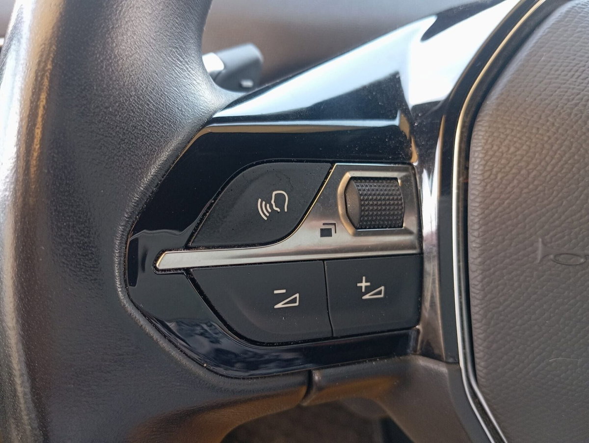 Peugeot 3008 PureTech Turbo 130 S&S EAT8 Allure (13)