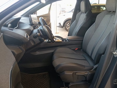 Peugeot 3008 PureTech Turbo 130 S&S EAT8 Allure (18)