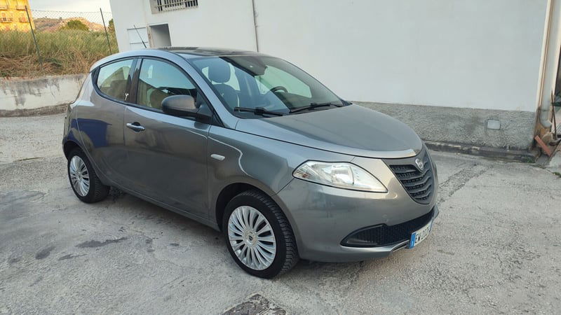 Lancia Ypsilon 1.2 69 CV 5 porte Platinum