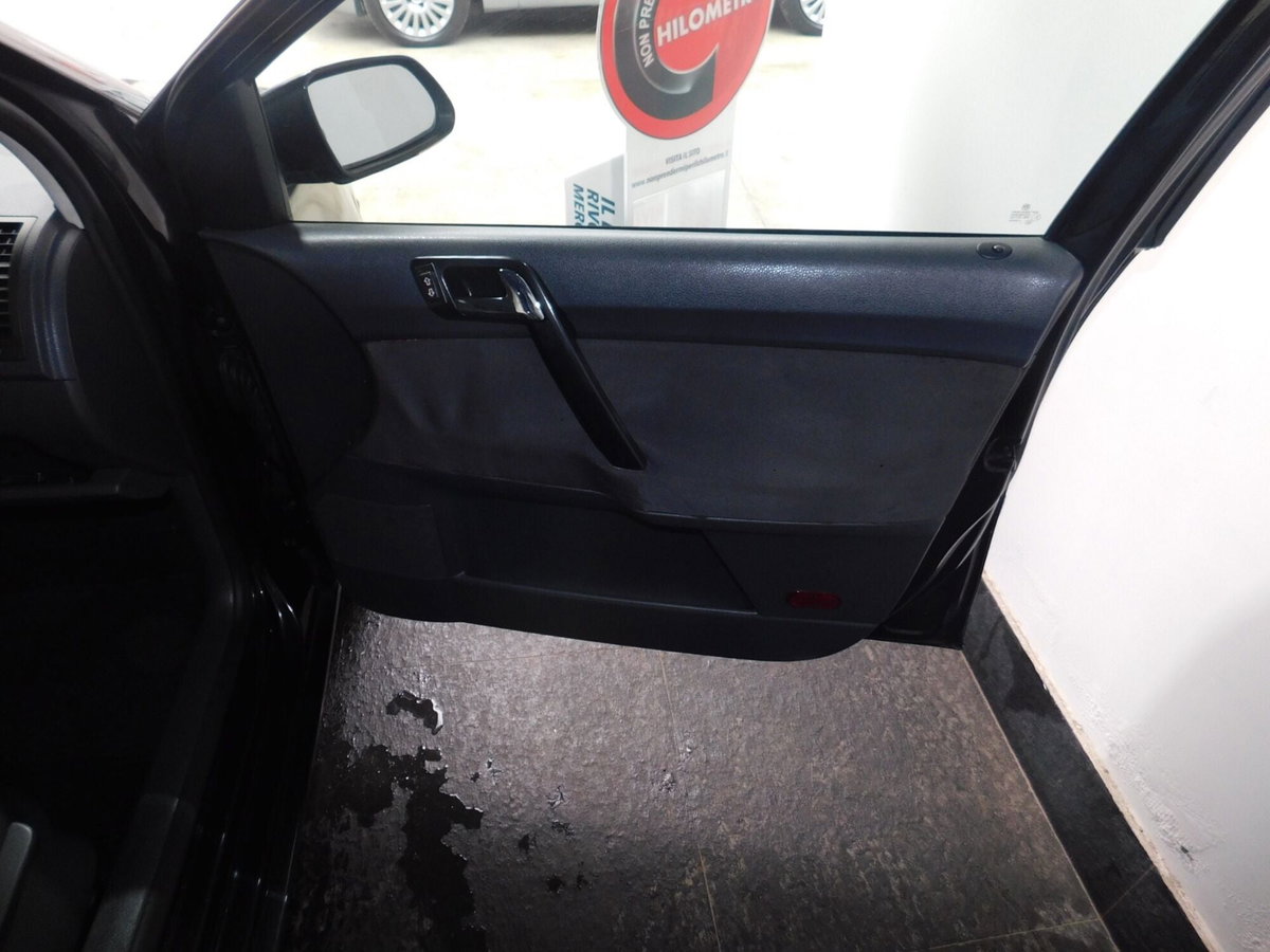 Volkswagen Polo 1.4/69CV TDI 5p. Comfortline (17)