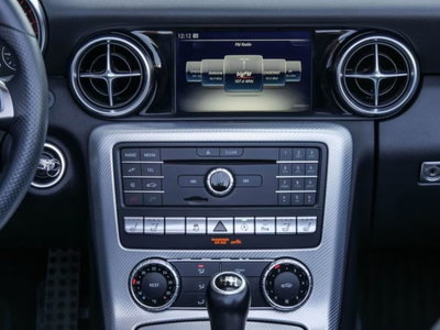 Mercedes-Benz SLC 180 Premium (10)