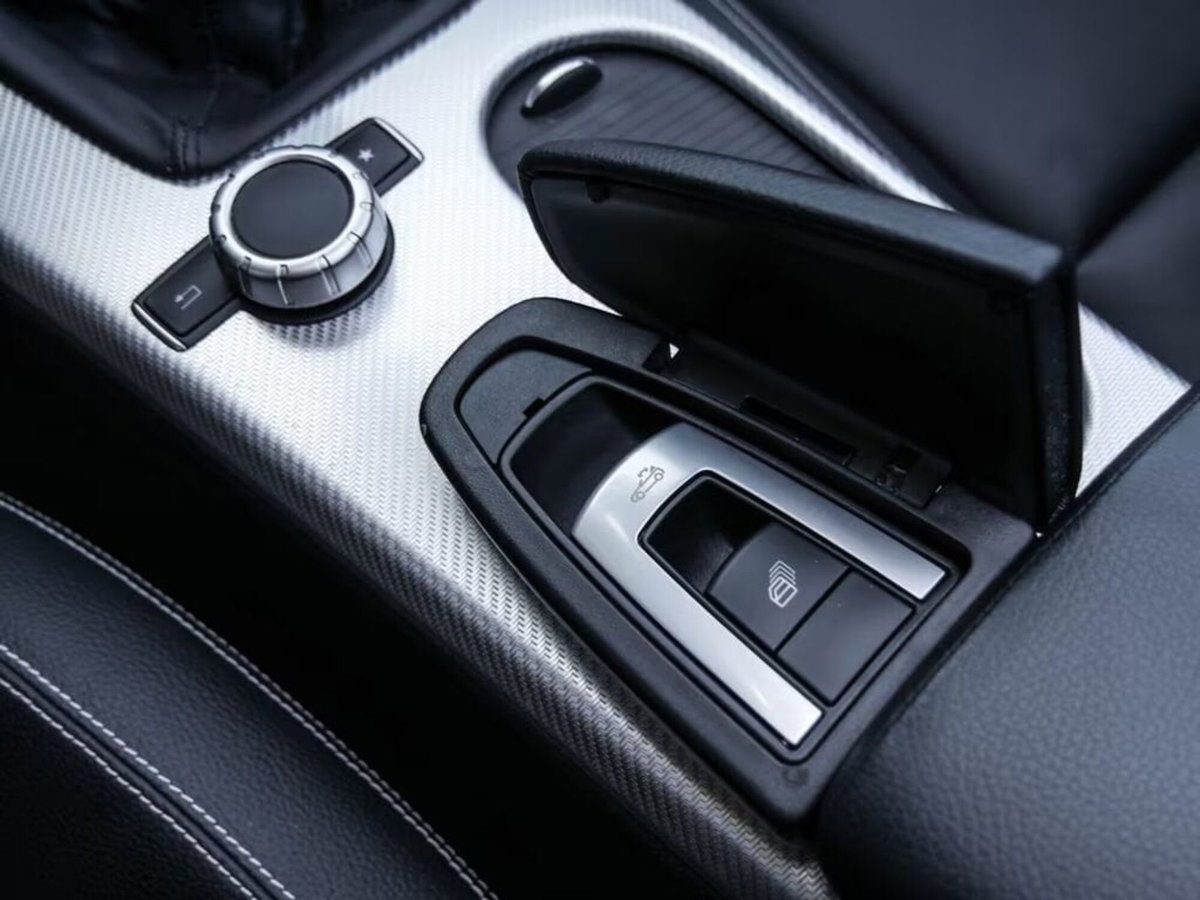 Mercedes-Benz SLC 180 Premium (11)