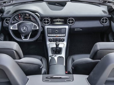 Mercedes-Benz SLC 180 Premium (12)