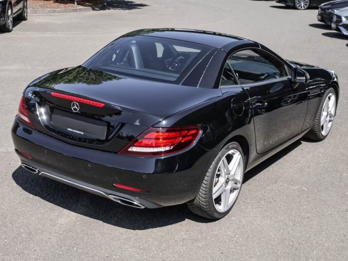 Mercedes-Benz SLC 180 Premium (14)