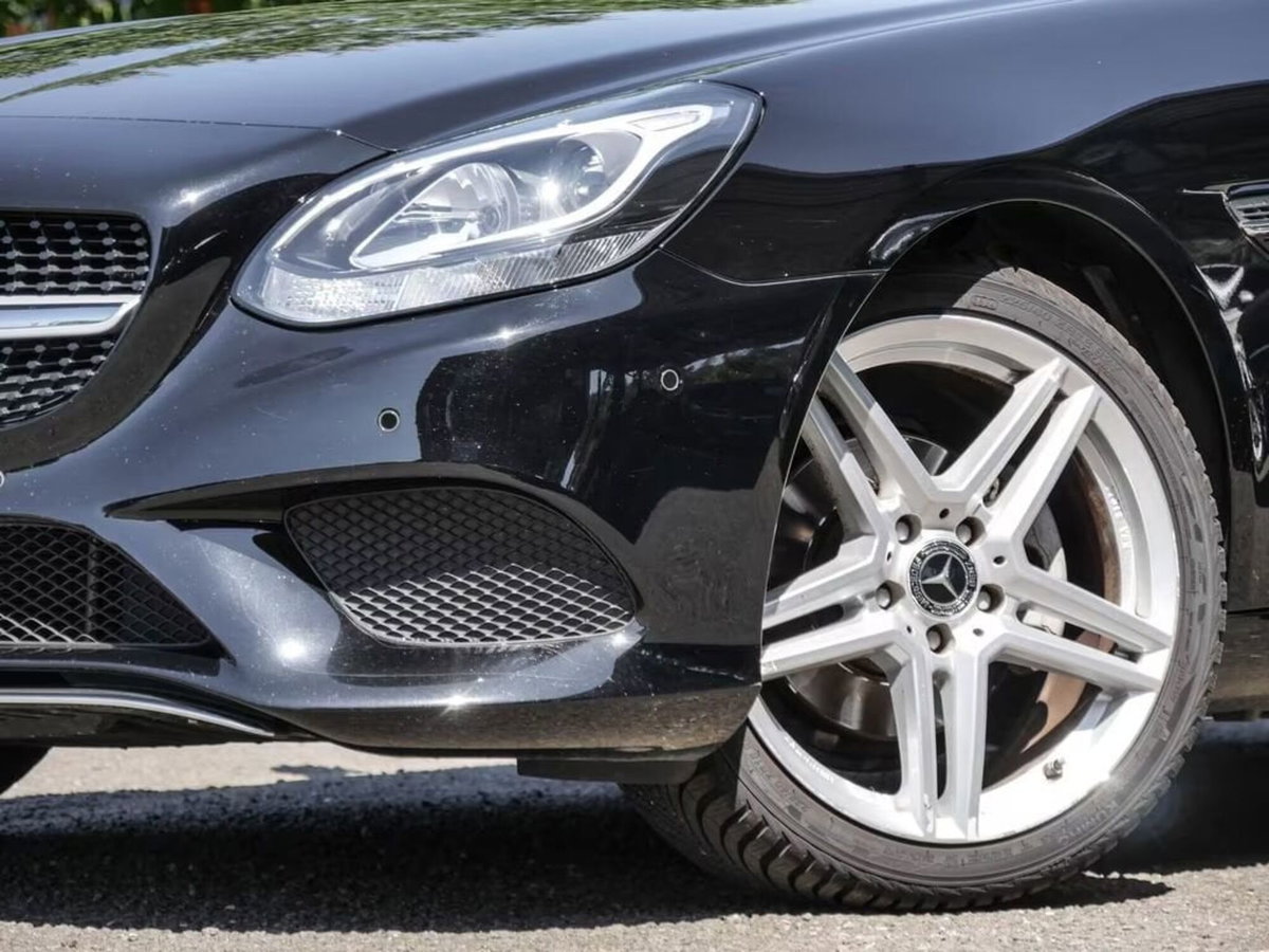 Mercedes-Benz SLC 180 Premium (15)