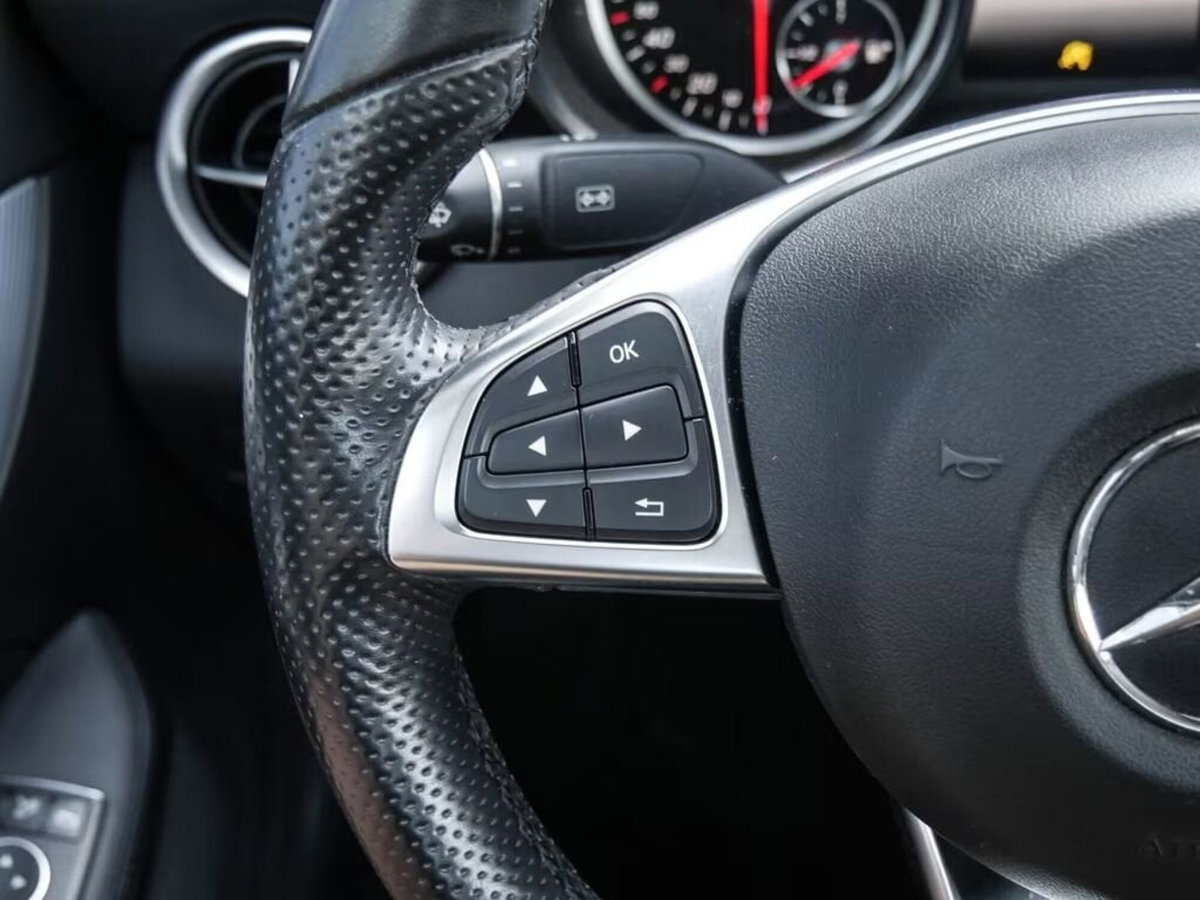 Mercedes-Benz SLC 180 Premium (7)