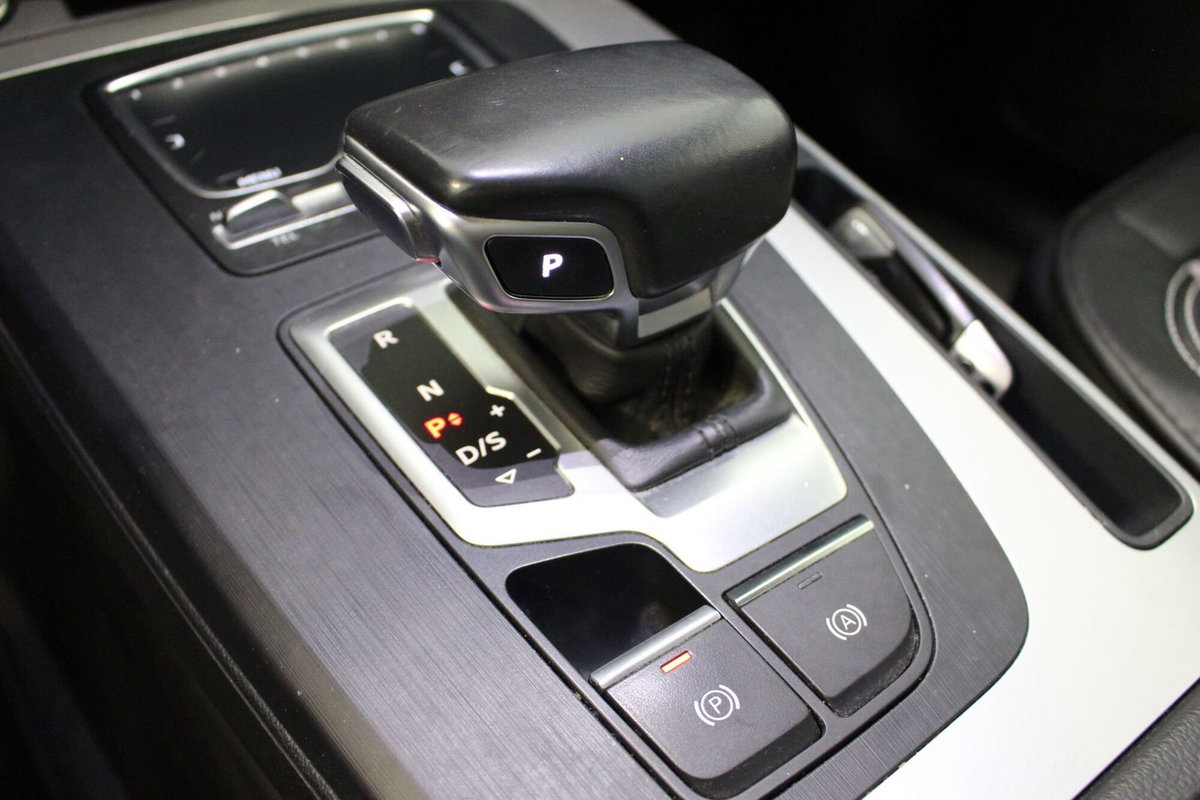Audi Q5 40 TDI quattro S tronic Business (16)