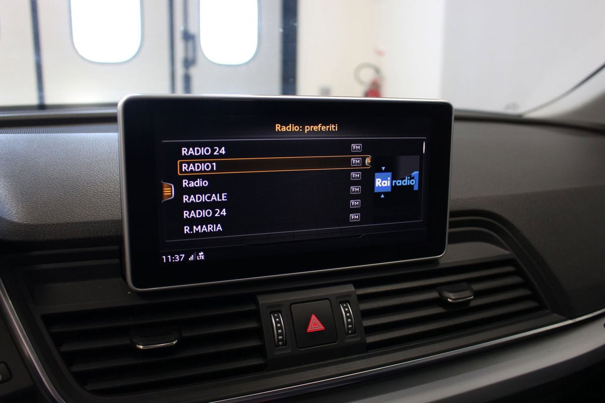 Audi Q5 40 TDI quattro S tronic Business (18)