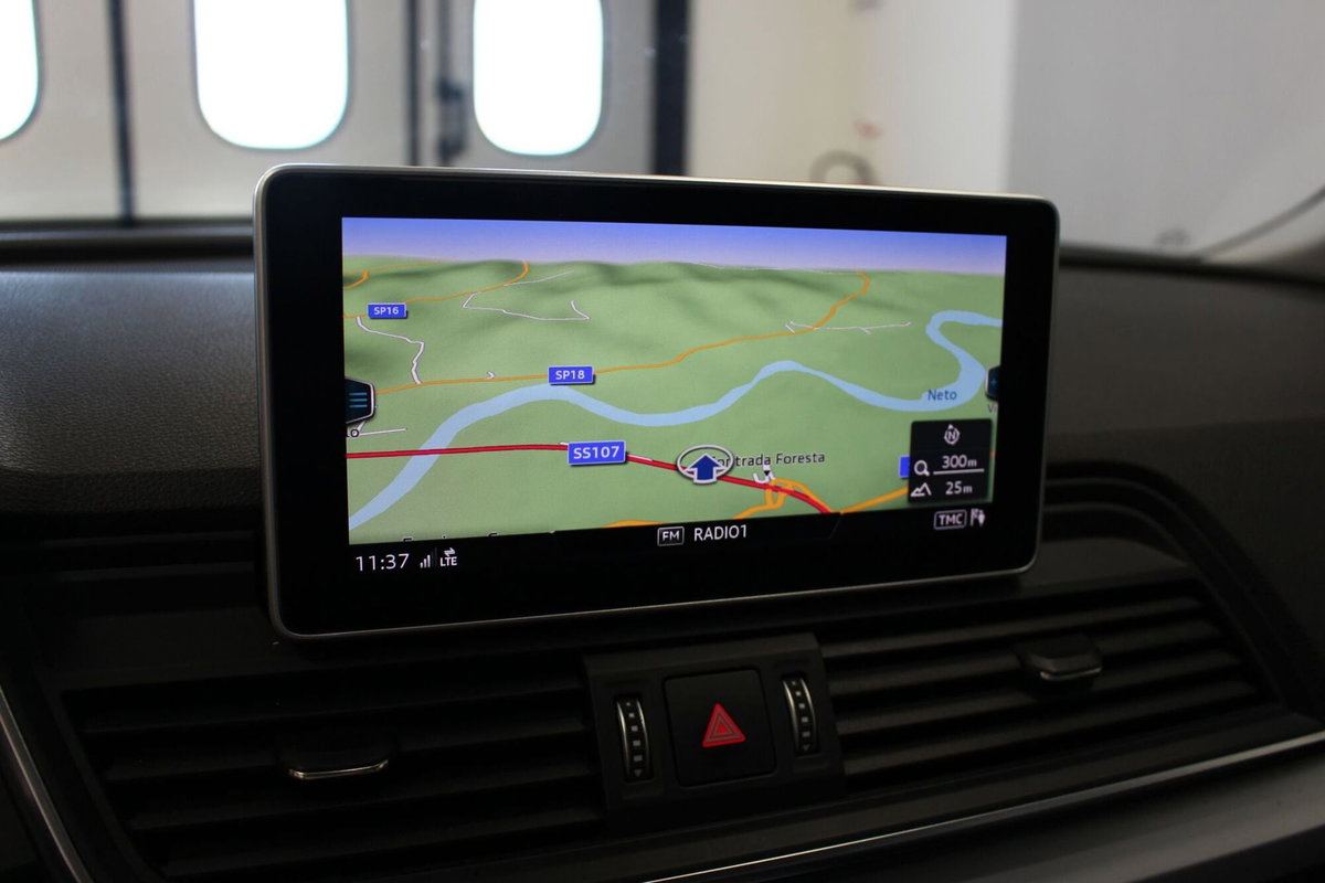 Audi Q5 40 TDI quattro S tronic Business (20)