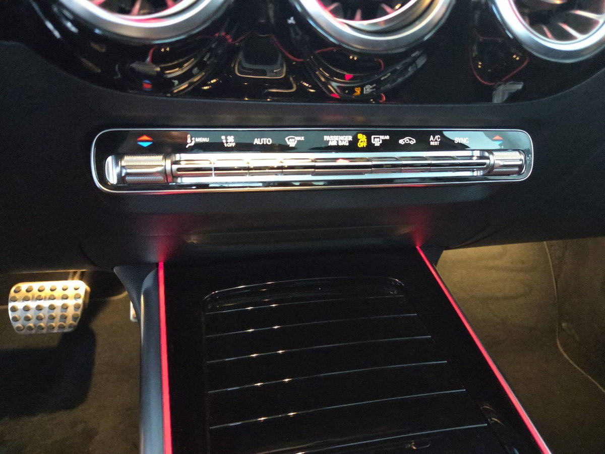 Mercedes-Benz Classe B 180 AMG Line Premium auto (15)