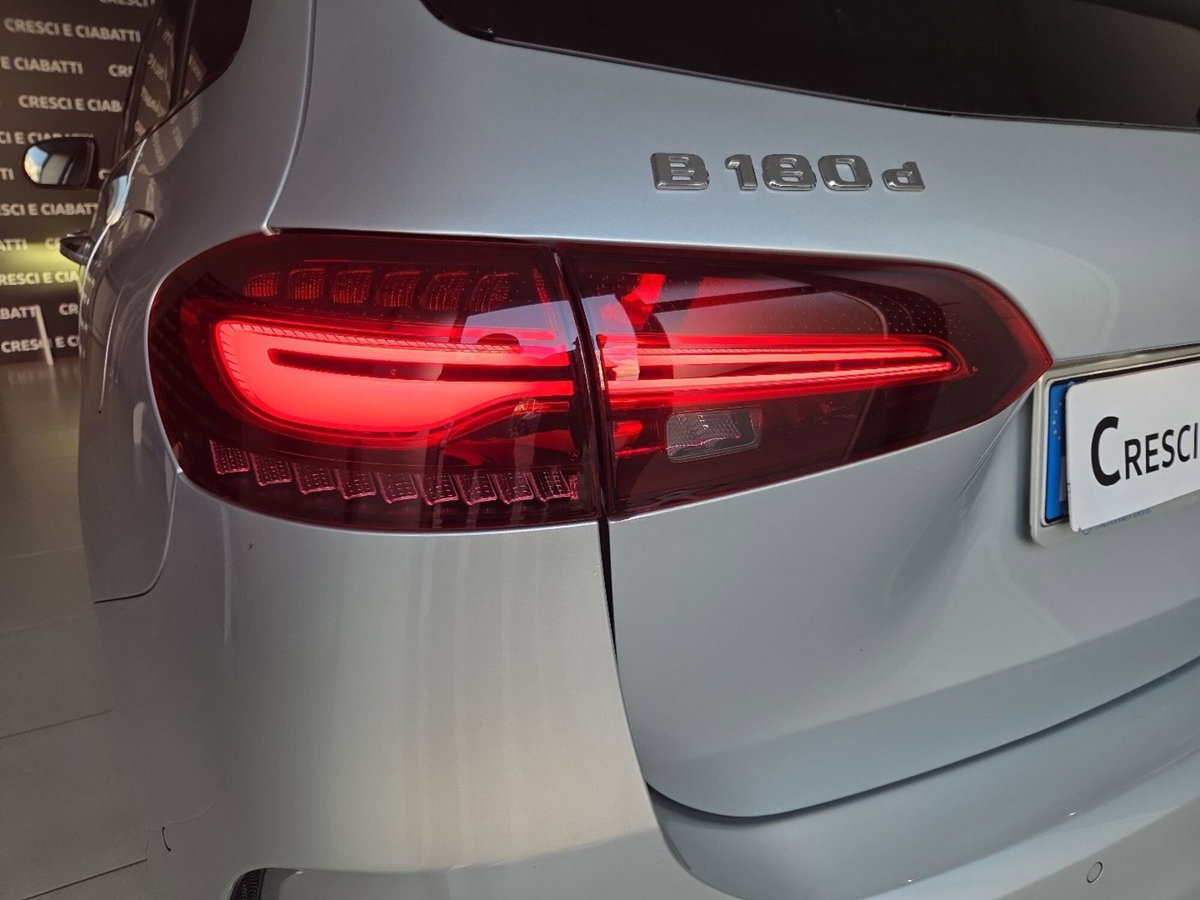 Mercedes-Benz Classe B 180 AMG Line Premium auto (6)