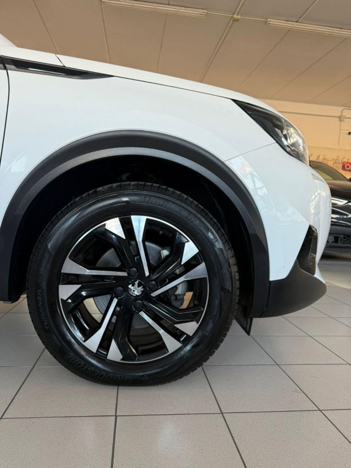 Peugeot 2008 BlueHDi 130 S&S EAT8 Allure Pack (10)