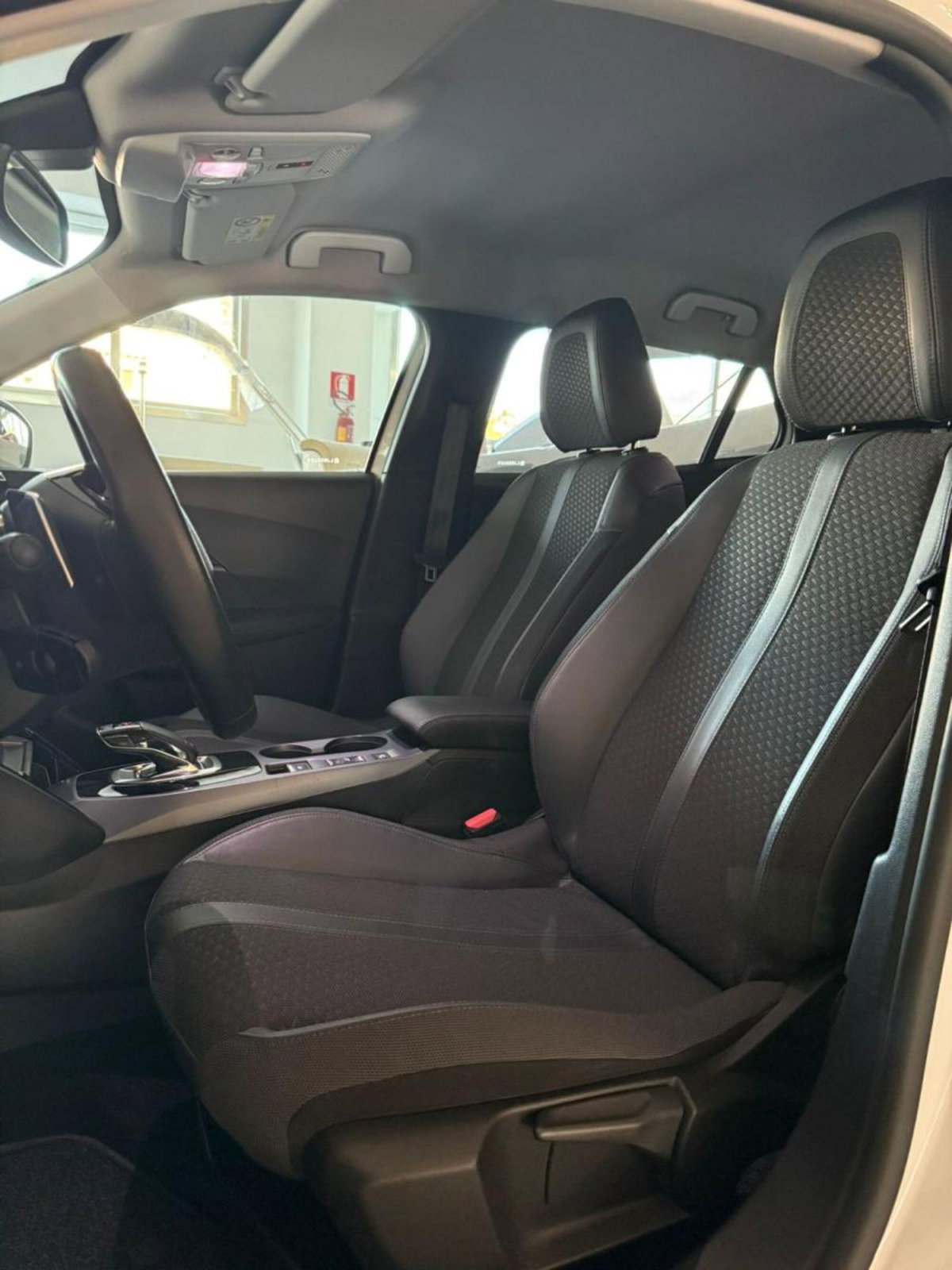 Peugeot 2008 BlueHDi 130 S&S EAT8 Allure Pack (12)