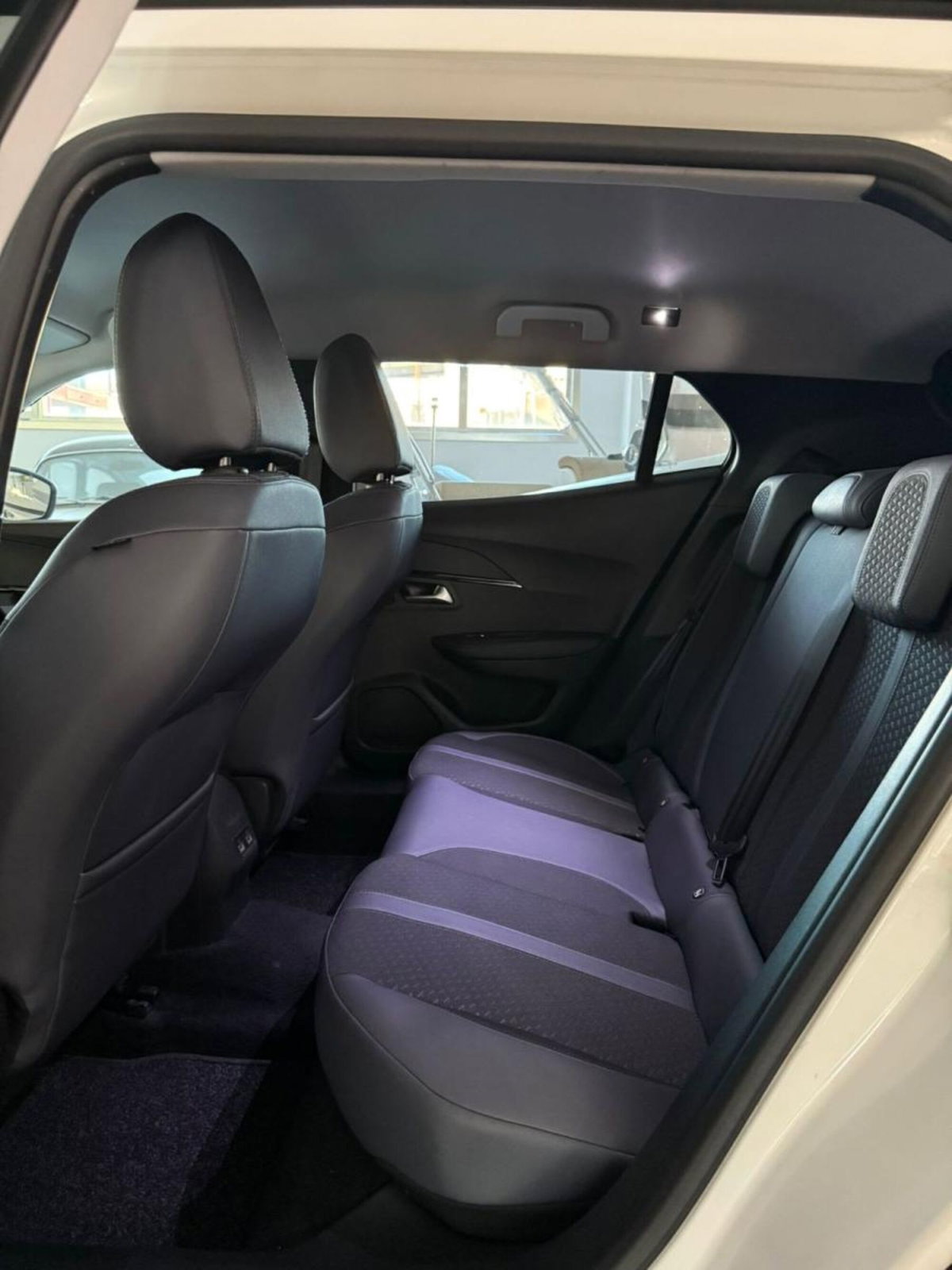 Peugeot 2008 BlueHDi 130 S&S EAT8 Allure Pack (13)