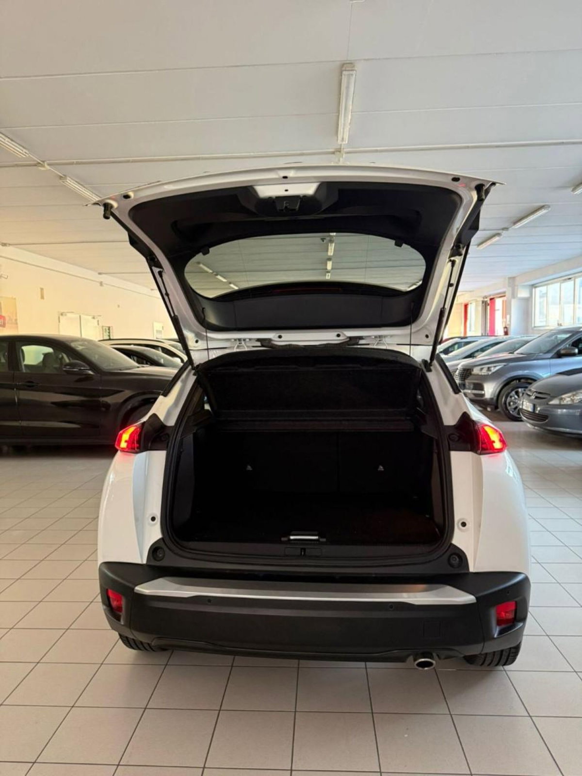 Peugeot 2008 BlueHDi 130 S&S EAT8 Allure Pack (8)
