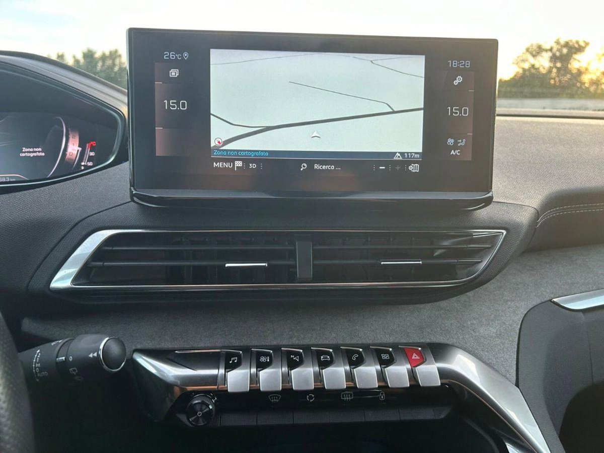 Peugeot 3008 PureTech Turbo 130 S&S EAT8 GT Line (13)