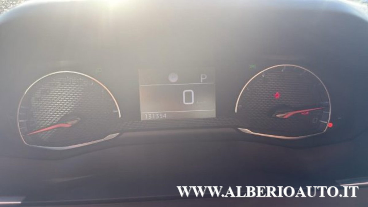 Peugeot 2008 BlueHDi 130 S&S EAT8 Allure Pack (16)