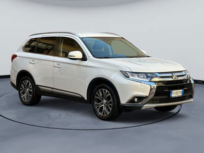 Mitsubishi Outlander 2.2 DI-D 4WD Instyle Plus SDA 7 posti usata