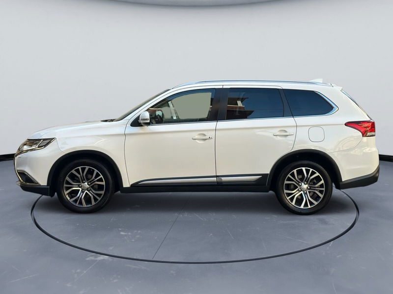 Mitsubishi Outlander 2.2 DI-D 4WD Instyle Plus SDA 7 posti