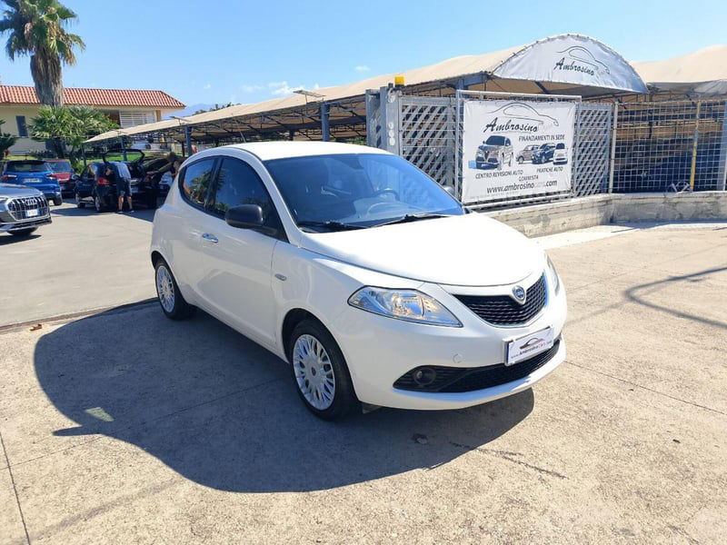 Lancia Ypsilon 1.2 69 CV 5 porte Platinum