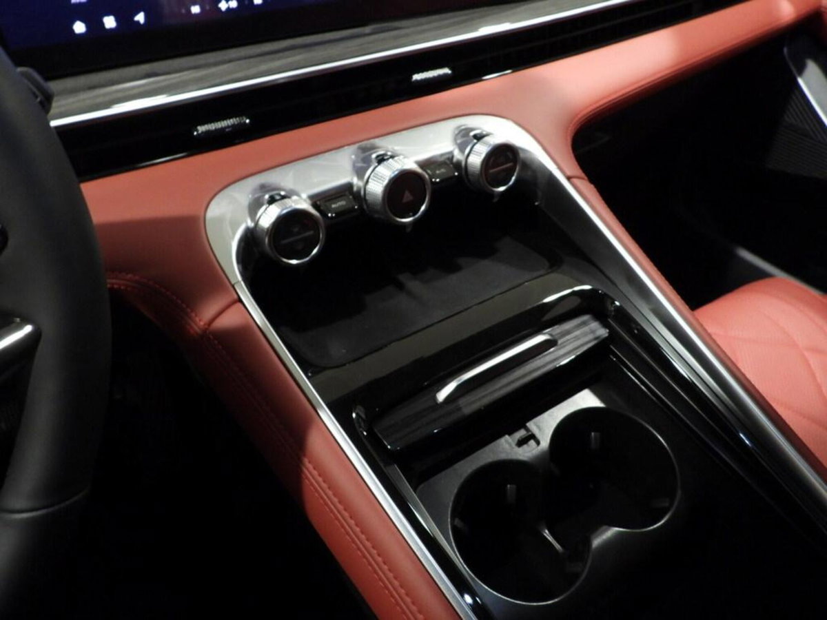 Omoda Omoda 9 SHS-P 1.5 tgdi phev Premium i-awd (11)