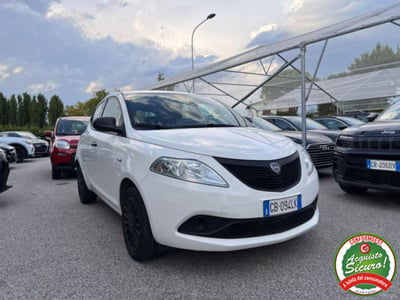Lancia Ypsilon 1.0 FireFly 5 porte S&S Hybrid Ecochic Silver usata