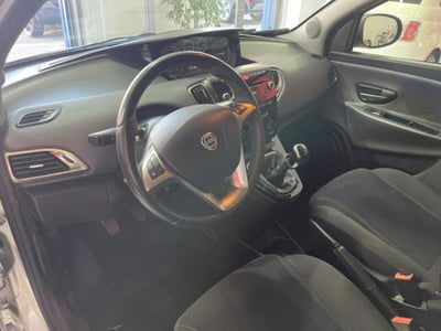 Lancia Ypsilon 0.9 TwinAir 85 CV 5 porte Metano Ecochic Silver usata