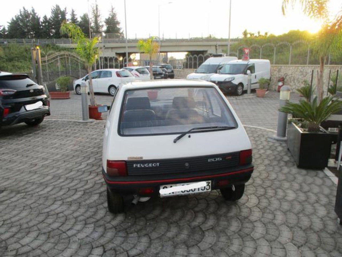Peugeot 205 3 porte Look (5)