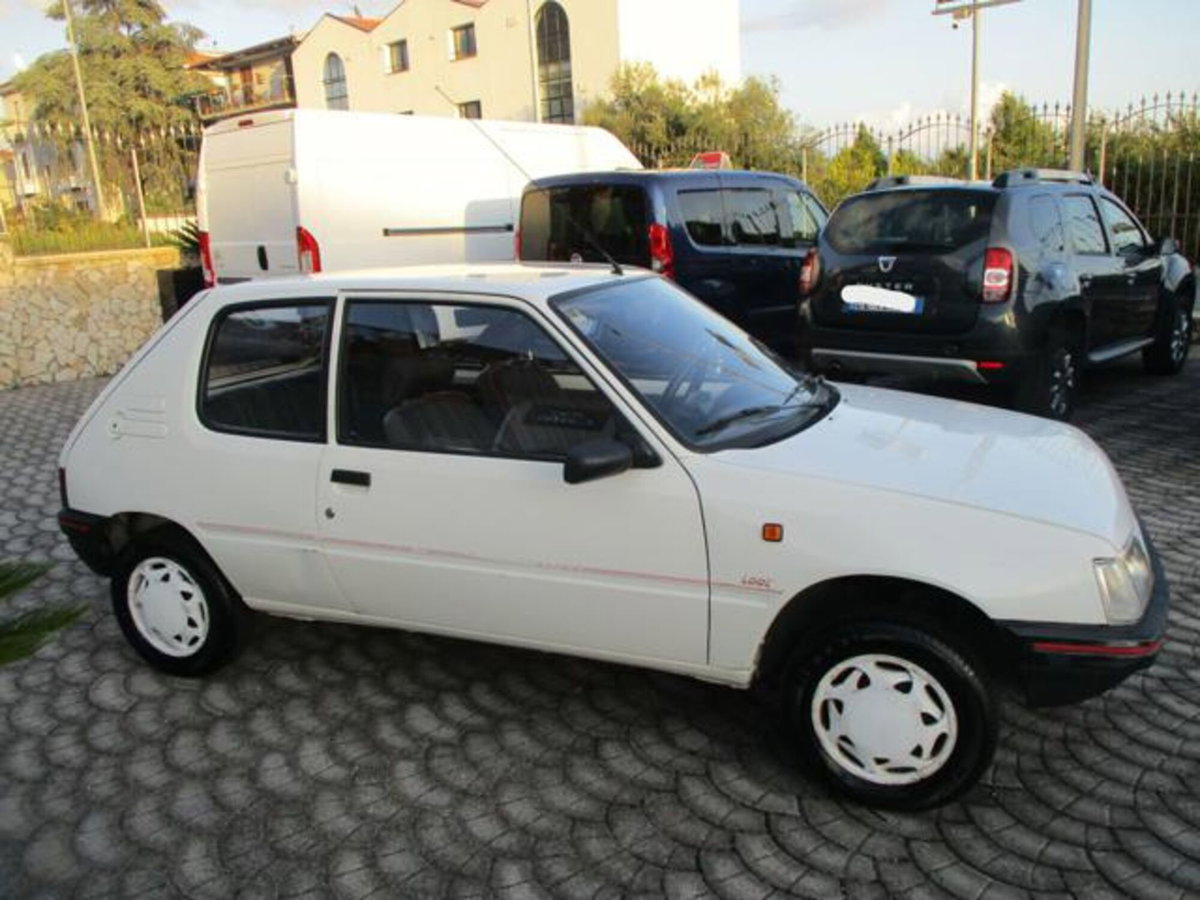 Peugeot 205 3 porte Look (6)