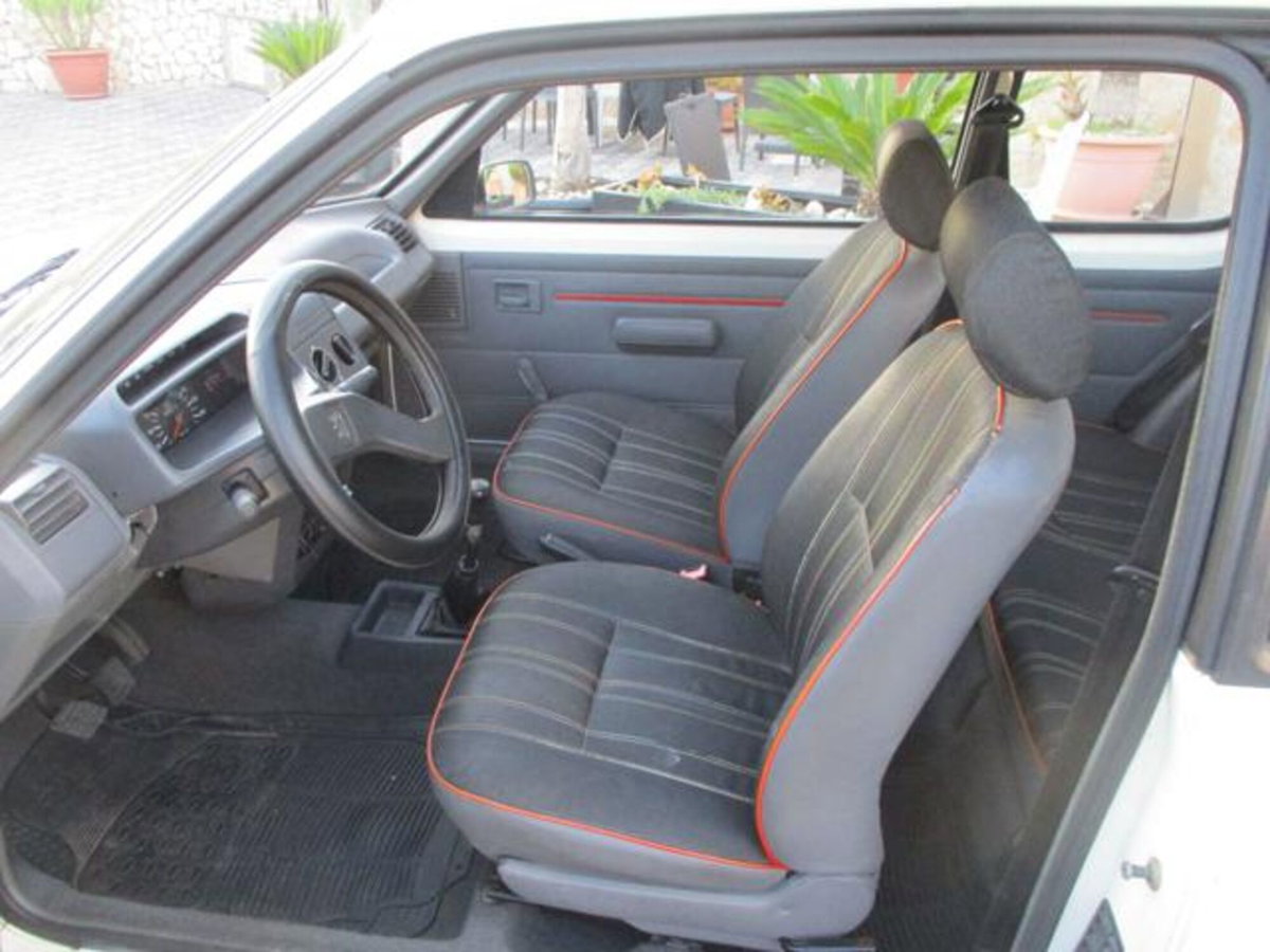 Peugeot 205 3 porte Look (7)