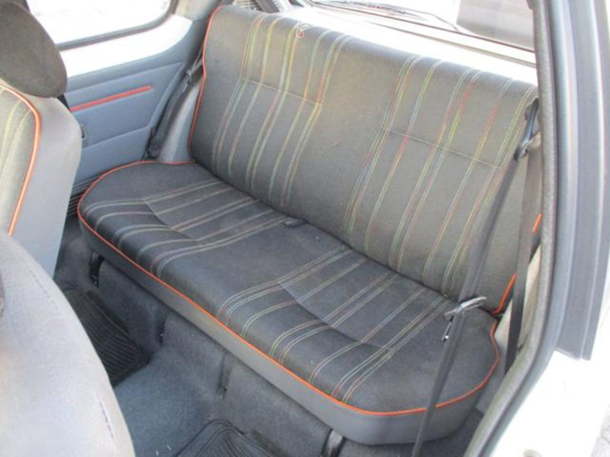 Peugeot 205 3 porte Look (9)