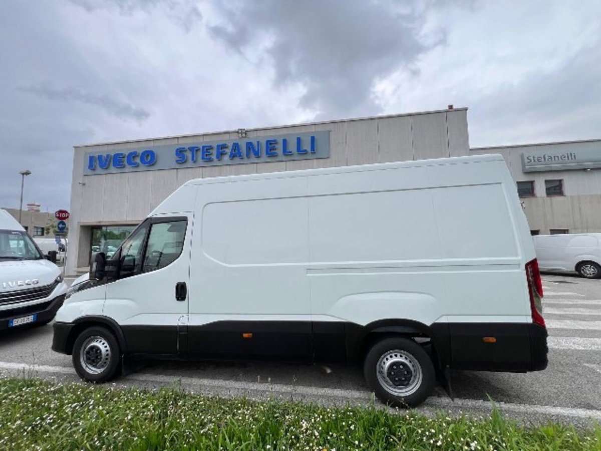Iveco Daily Telaio 35S16 2.3 HPT PLM Cabinato