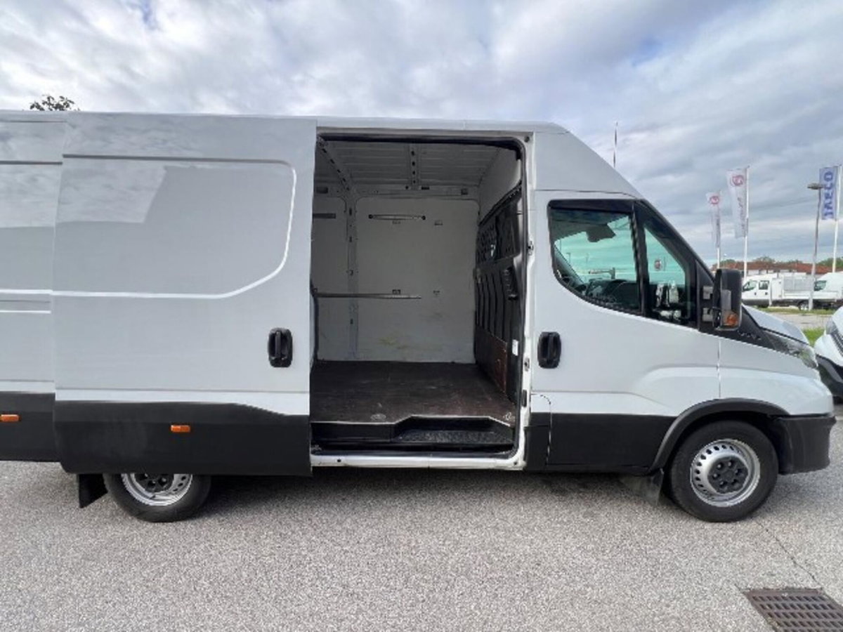 Iveco Daily Telaio 35S16 2.3 HPT PLM Cabinato (14)