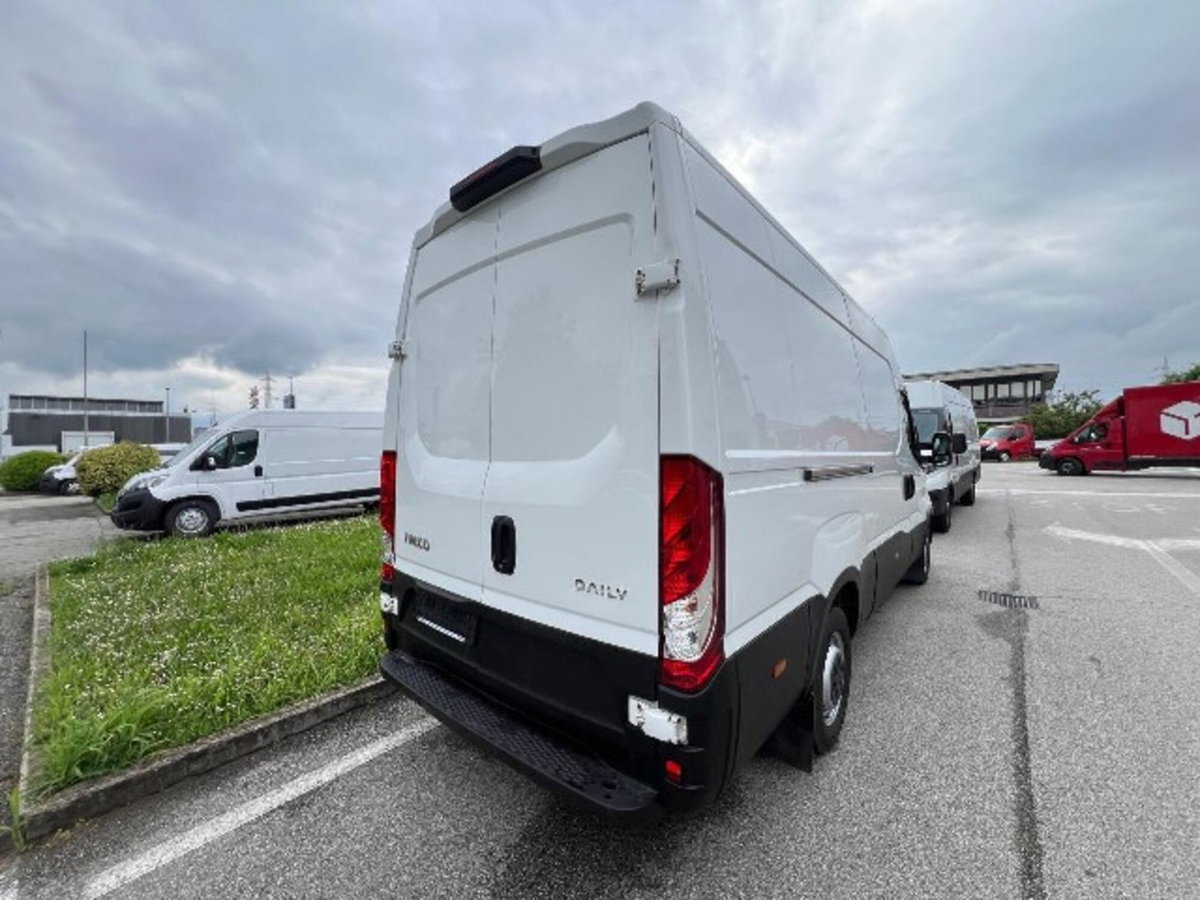 Iveco Daily Telaio 35S16 2.3 HPT PLM Cabinato (6)