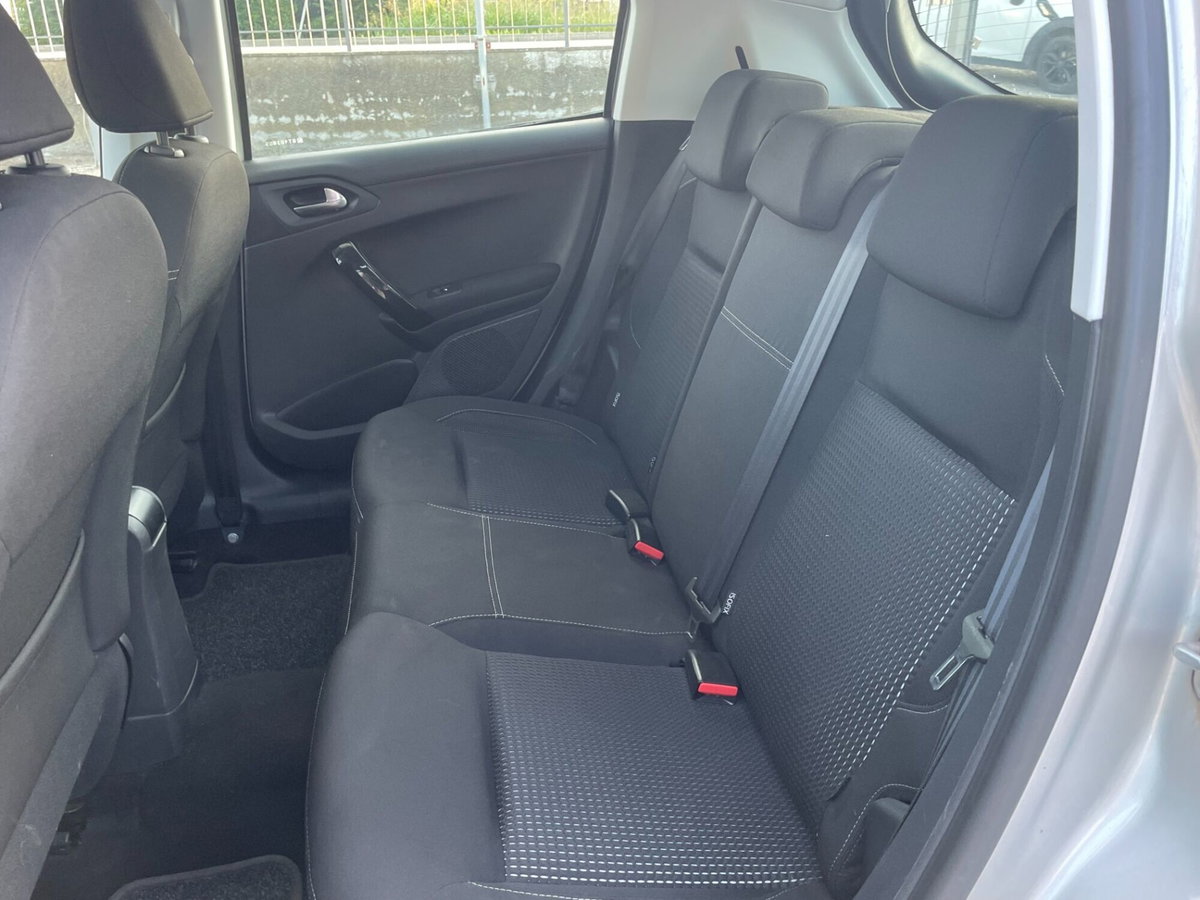 Peugeot 208 82 5 porte Allure (10)