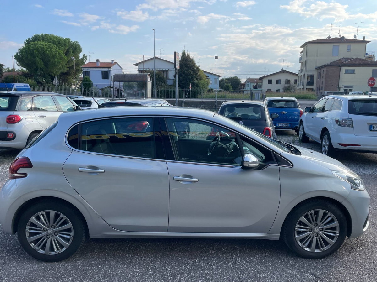 Peugeot 208 82 5 porte Allure (4)