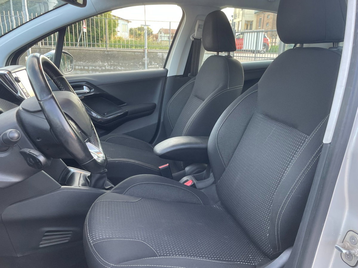 Peugeot 208 82 5 porte Allure (9)
