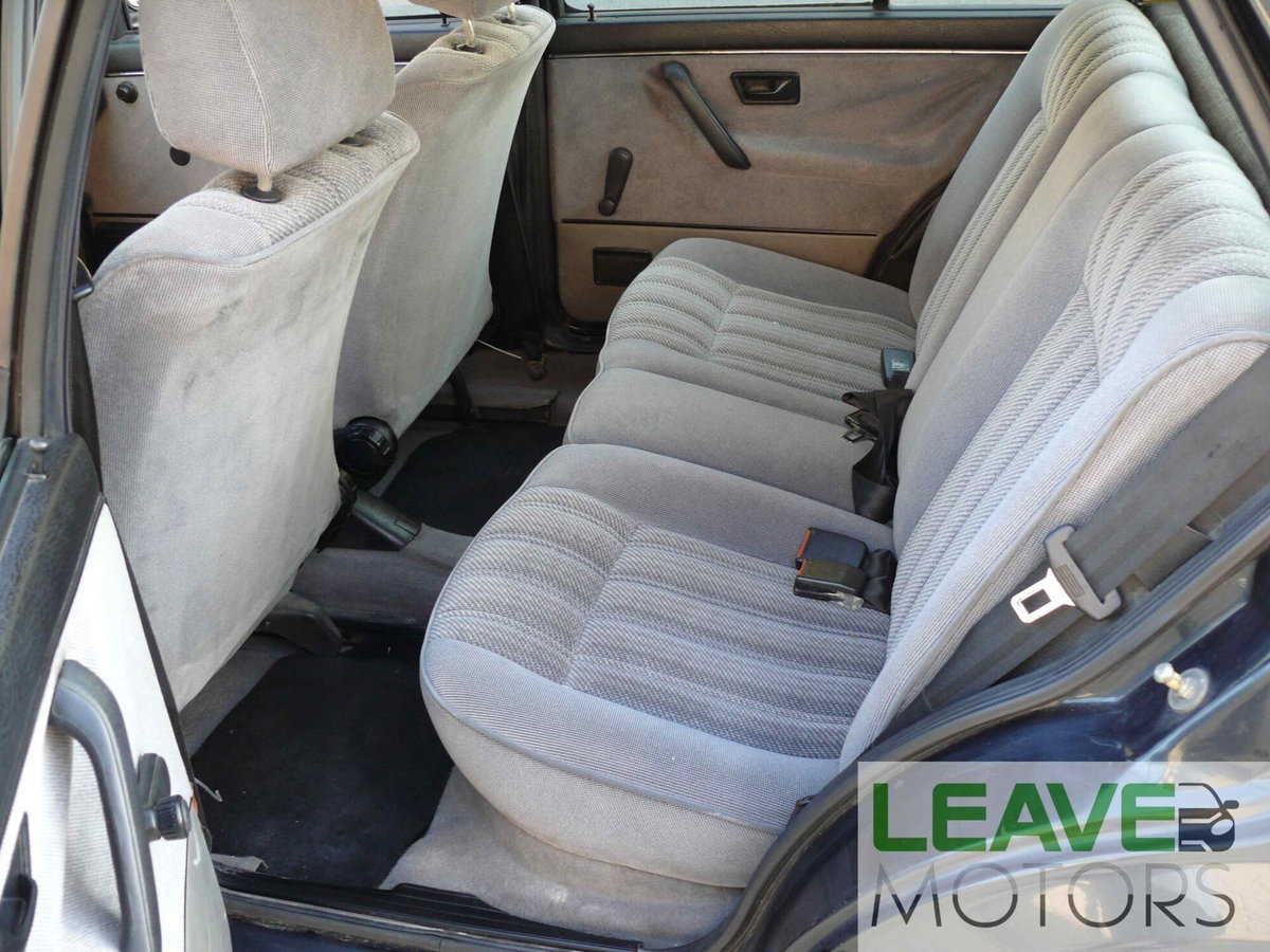Volkswagen Golf 1600 5 porte GL (13)