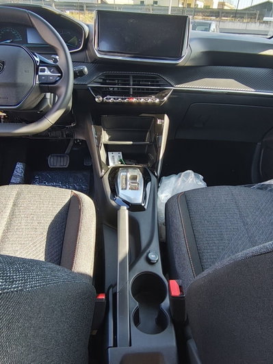 Peugeot 208 1.2 hybrid Style 110cv e-dcs 6 (10)