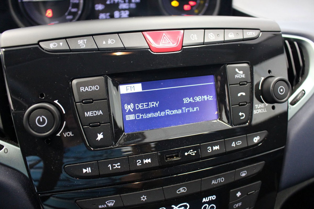 Lancia Ypsilon 1.0 FireFly 5 porte S&S Hybrid Ecochic Gold (11)