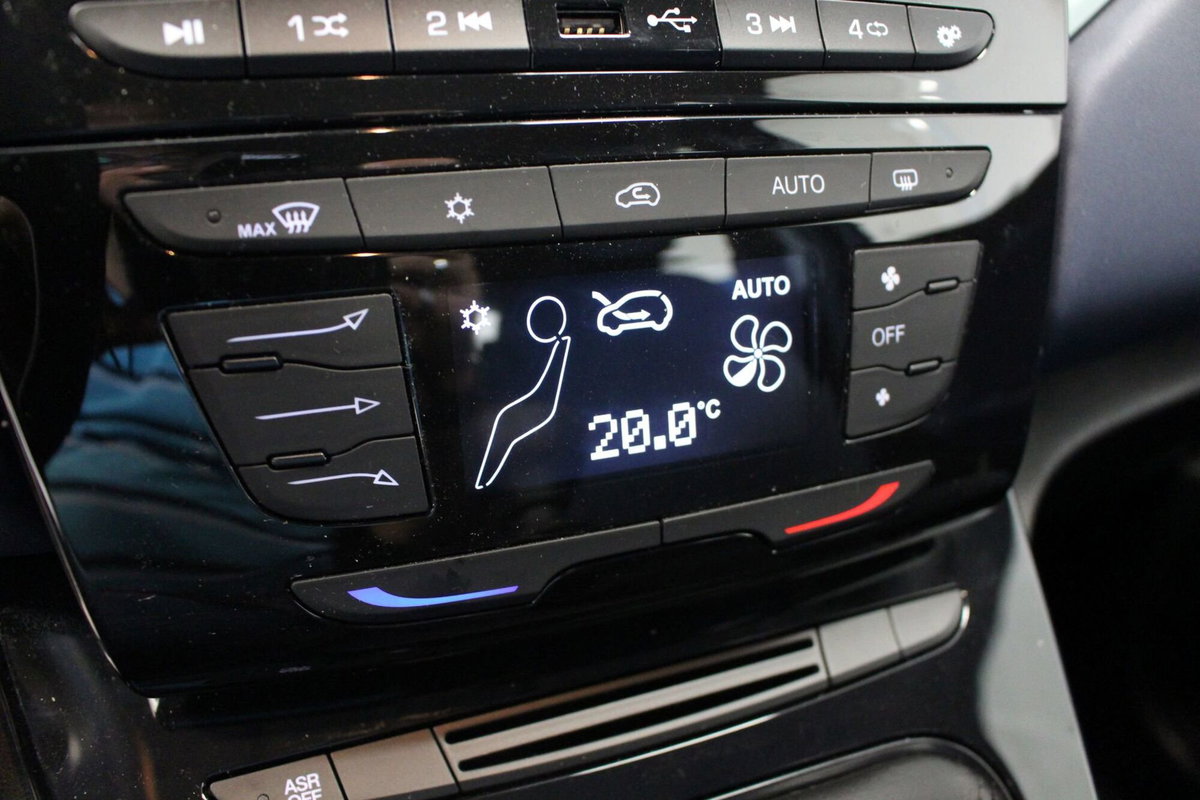 Lancia Ypsilon 1.0 FireFly 5 porte S&S Hybrid Ecochic Gold (12)