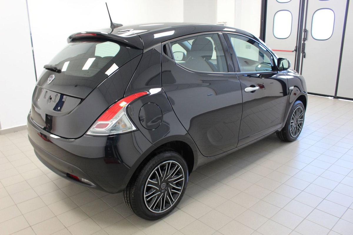 Lancia Ypsilon 1.0 FireFly 5 porte S&S Hybrid Ecochic Gold (4)