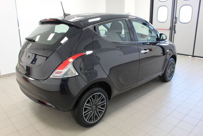 Lancia Ypsilon 1.0 FireFly 5 porte S&S Hybrid Ecochic Gold (4)