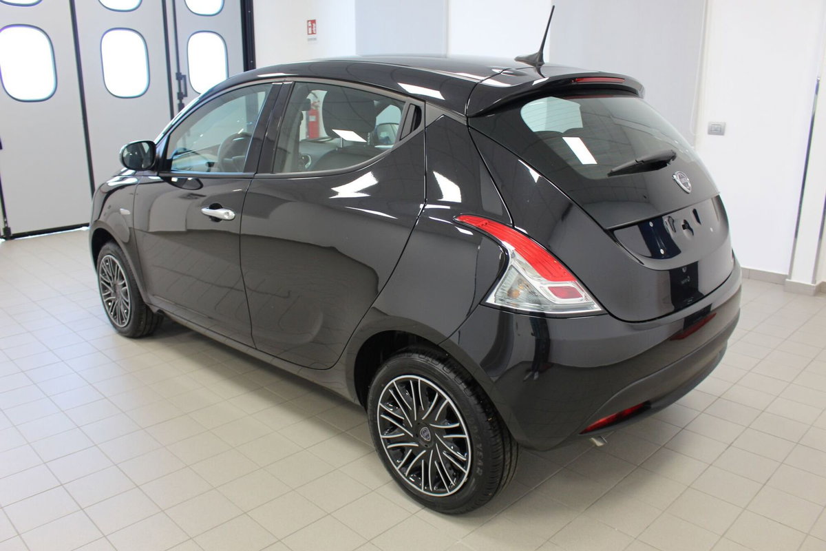 Lancia Ypsilon 1.0 FireFly 5 porte S&S Hybrid Ecochic Gold (6)