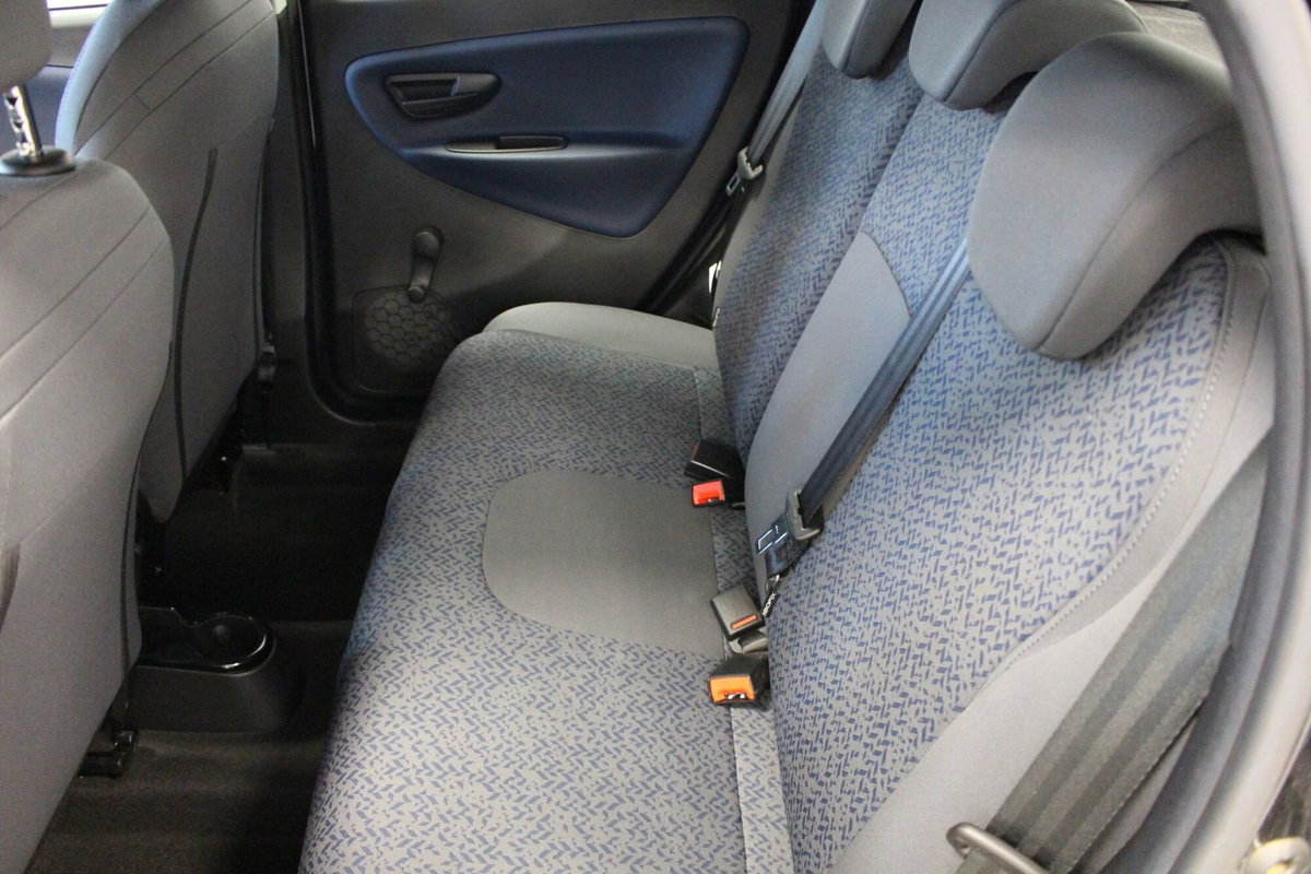 Lancia Ypsilon 1.0 FireFly 5 porte S&S Hybrid Ecochic Gold (9)
